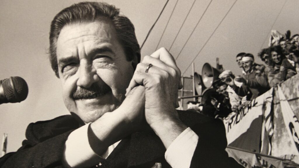 Argentine ex-president Raul Alfonsin acknowledges the crowd in Buenos Aires in this picture taken May 18, 1989. Alfonsin who was suffering from lung cancer died March 31, 2009, according to medical sources. Picture taken May 18, 1989. REUTERS/Stringer/Files (ARGENTINA POLITICS OBITUARY IMAGE OF THE DAY TOP PICTURE)